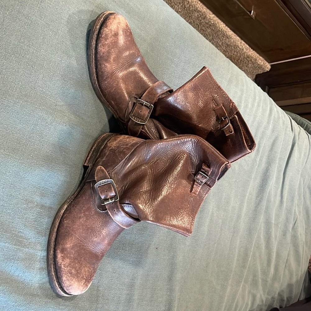 Brown leather Frye Veronica boots. Combat boot. Riding boot